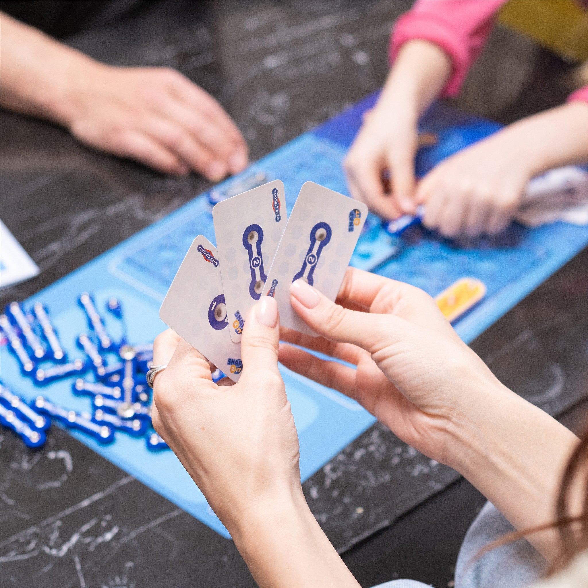 Snap-2-It Snap Circuits Board Game